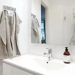 Stylish Design Next To The Parliament House By Nordic Collection Apartamento Helsinki