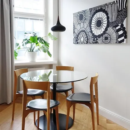 Appartamento Stylish Design Next To The Parliament House By Nordic Collection